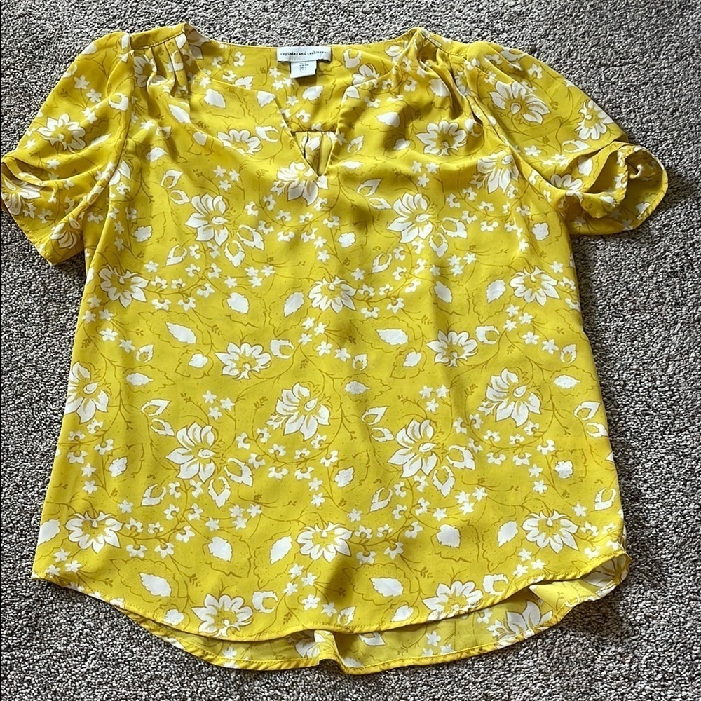 Cupcakes and cashmere yellow floral top size small